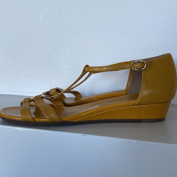 Goldenrod yellow Enzo Angiolini sandals. Size 7. Gently used. - Picture 3 of 9